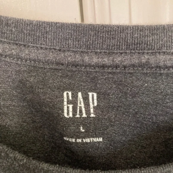 GAP Men's Charcoal Short Sleeve Tee - Picture 2 of 3